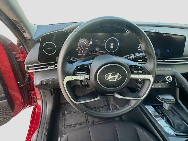 Certified 2025 Hyundai Elantra SEL FWD image 12