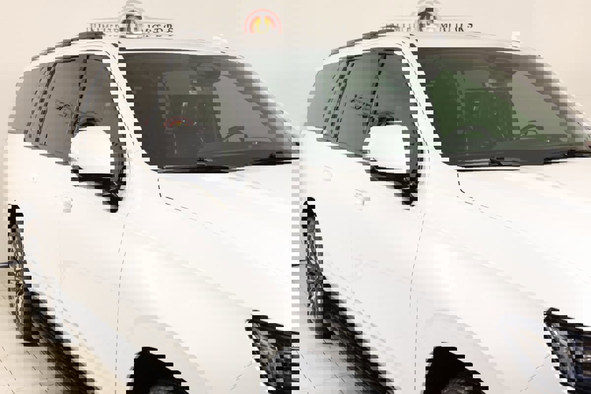 Used 2022 Cadillac Escalade ESV Sport Platinum w/ Heavy-Duty Trailer Package image 39