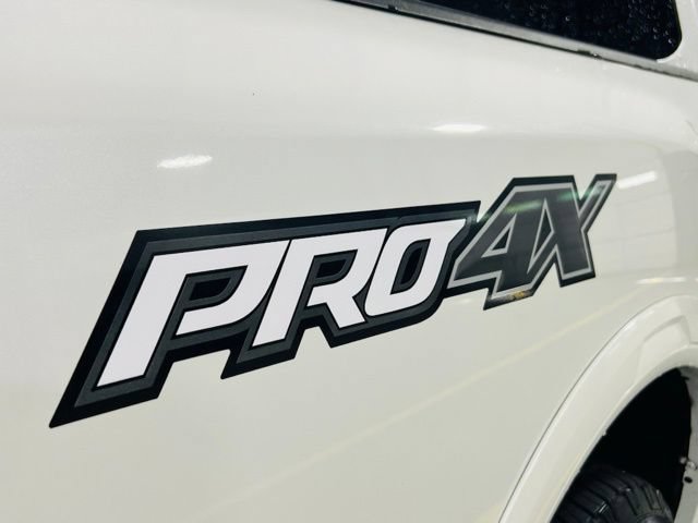 Used 2018 Nissan Titan PRO-4X w/ Pro-4x Convenience Package AWD/4WD image 19