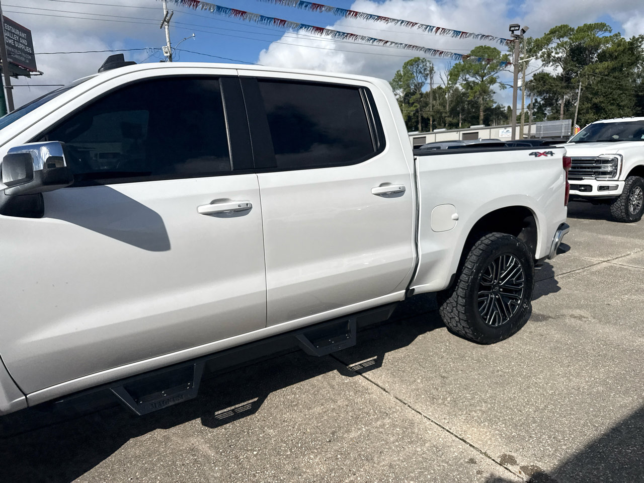 Used 2019 Chevrolet Silverado 1500 LT w/ Texas Edition image 5