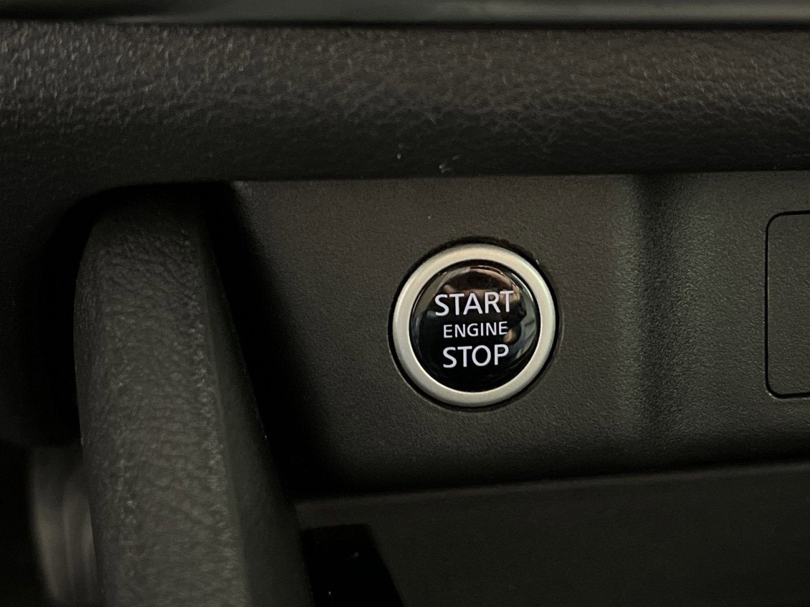 Used 2023 Nissan Rogue SV w/ SV Premium Package image 33