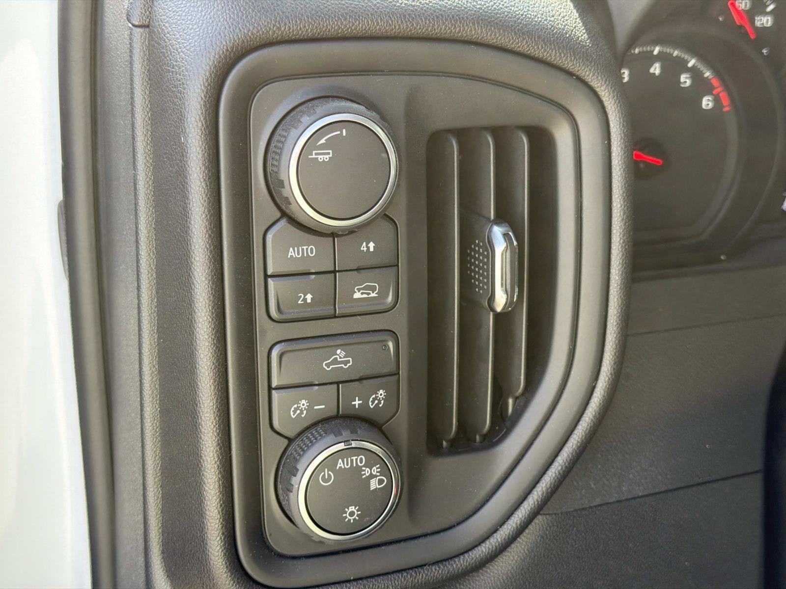 Certified 2026 Chevrolet Silverado 1500 Custom AWD/4WD image 15