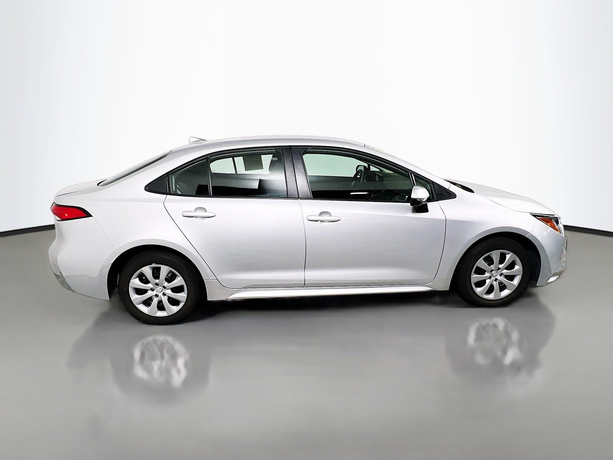 Used 2024 Toyota Corolla LE FWD image 3