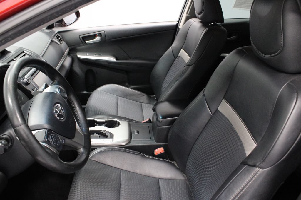 Used 2012 Toyota Camry SE FWD image 17
