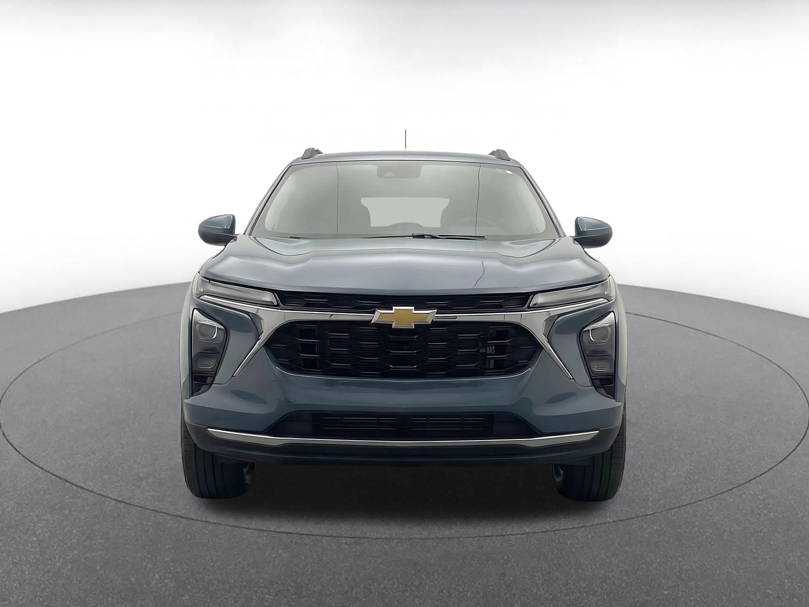 Used 2025 Chevrolet Trax LT w/ LT Convenience Package FWD image 2