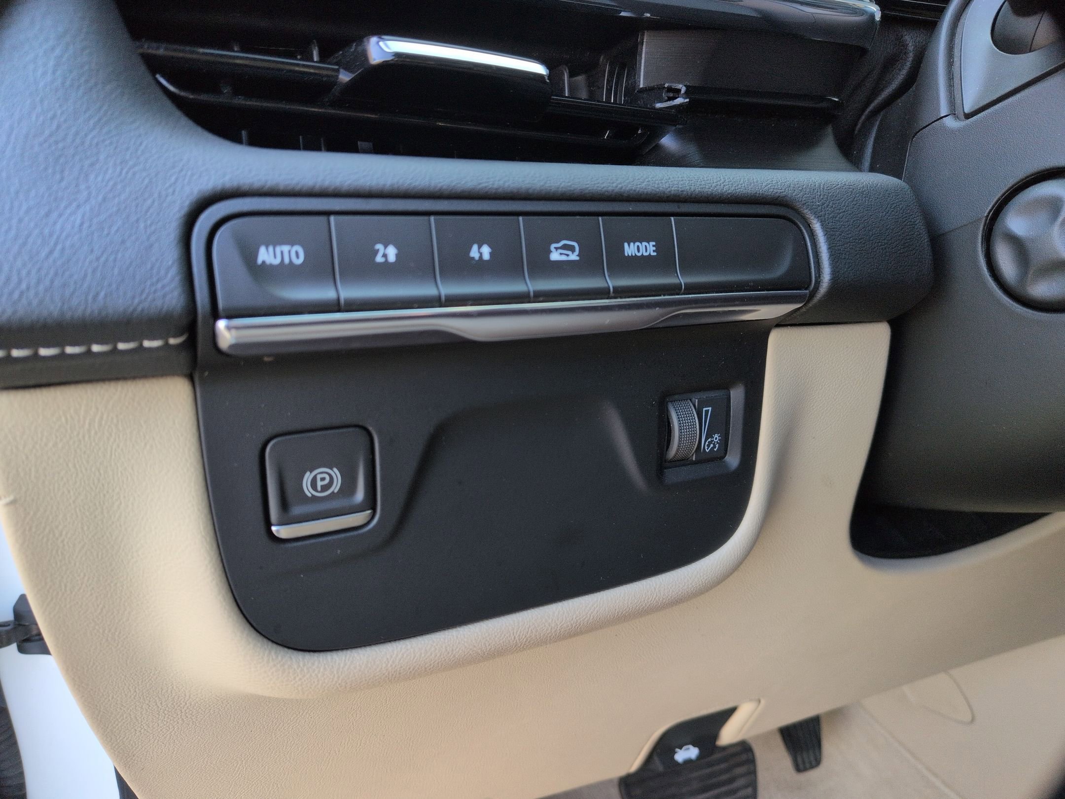 Certified 2021 Cadillac Escalade Premium Luxury image 18