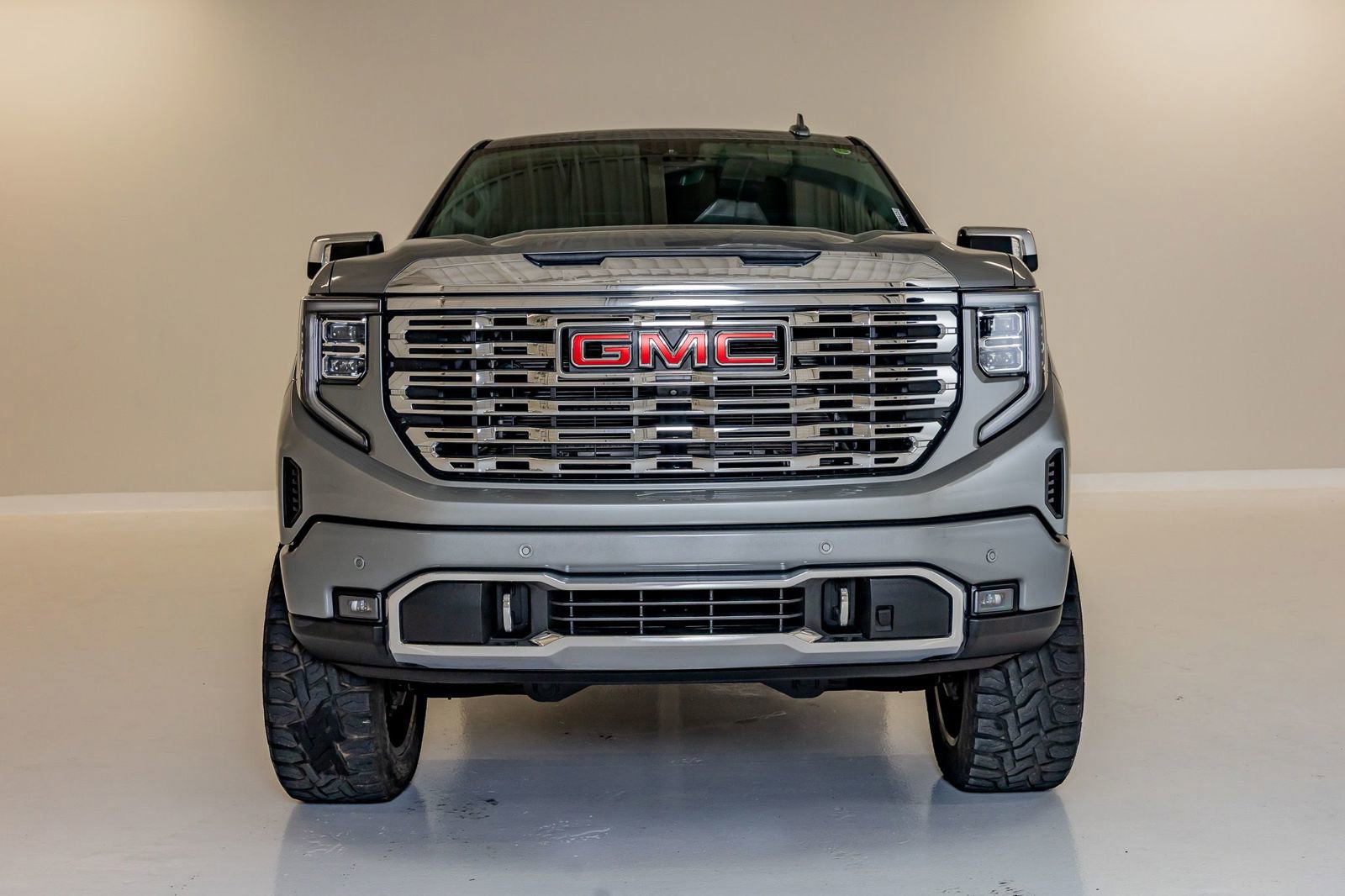 Used 2023 GMC Sierra 1500 Denali w/ Denali Reserve Package AWD/4WD image 2