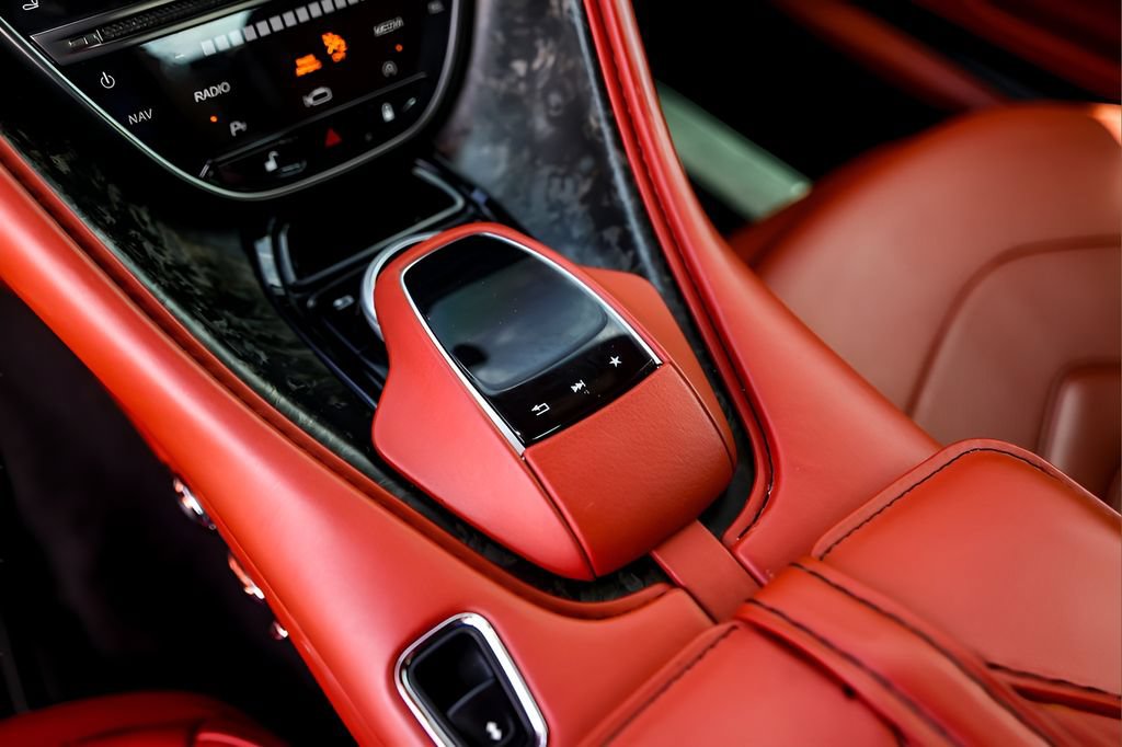 Used 2019 Aston Martin DBS Superleggera RWD image 20