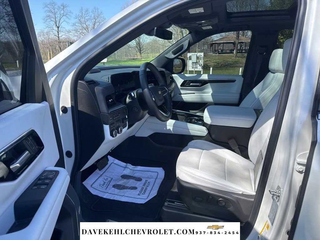 Used 2025 Chevrolet Tahoe Premier AWD/4WD image 16