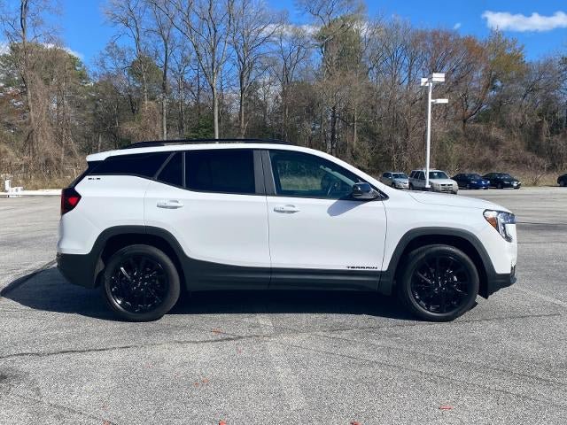 Used 2023 GMC Terrain SLE w/ Driver Convenience Package AWD/4WD image 2