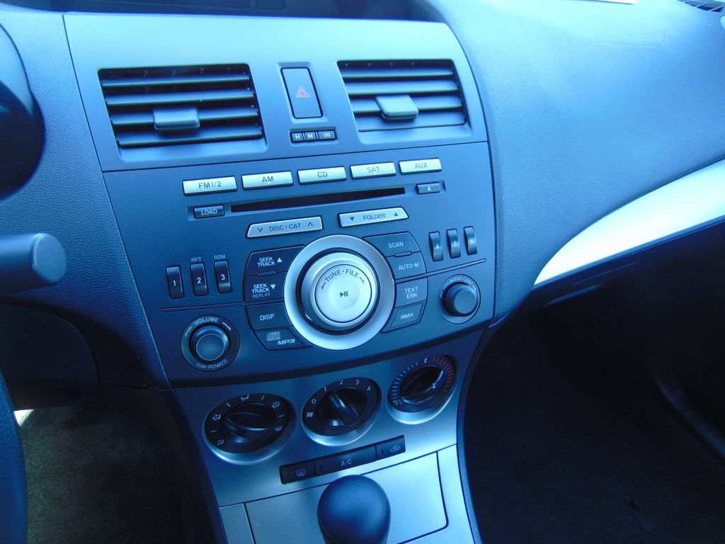 Used 2011 MAZDA MAZDA3 i Touring FWD image 19