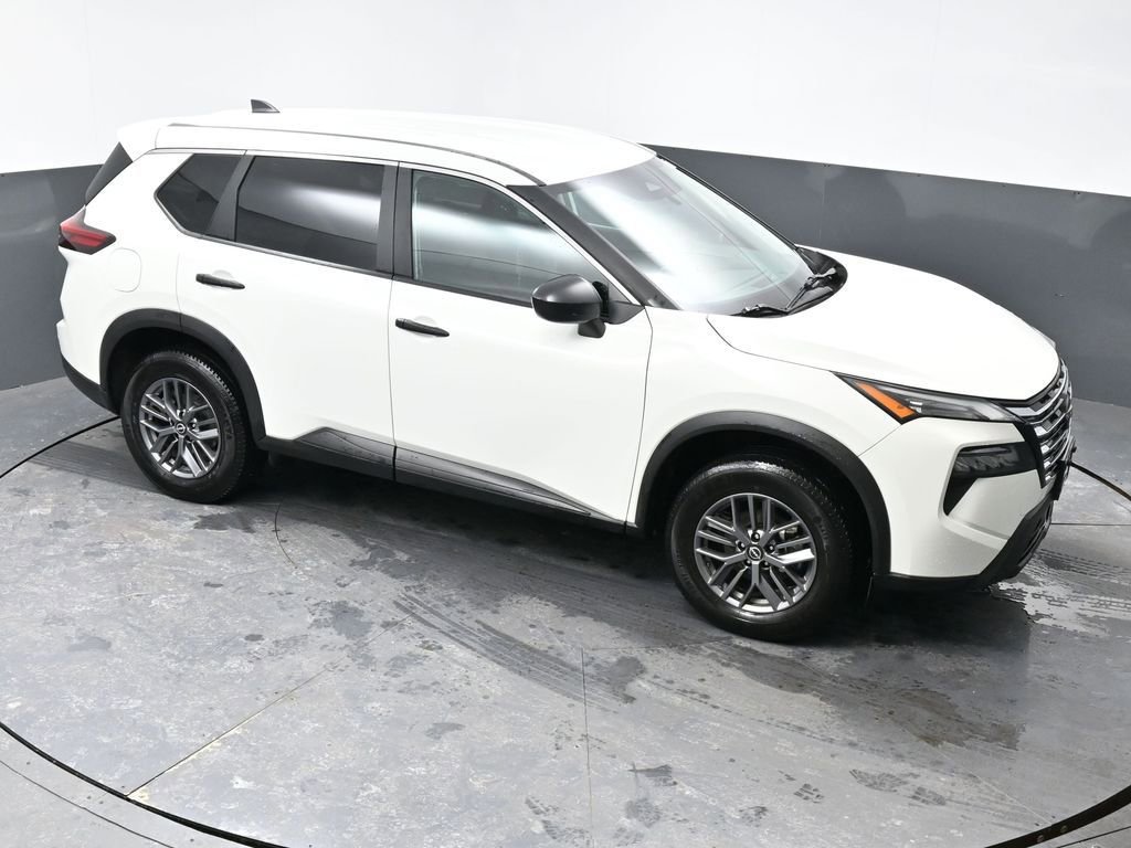 Used 2024 Nissan Rogue S image 39