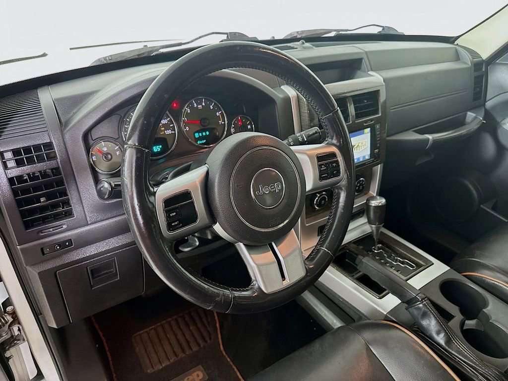 Used 2011 Jeep Liberty 70th Anniversary image 10