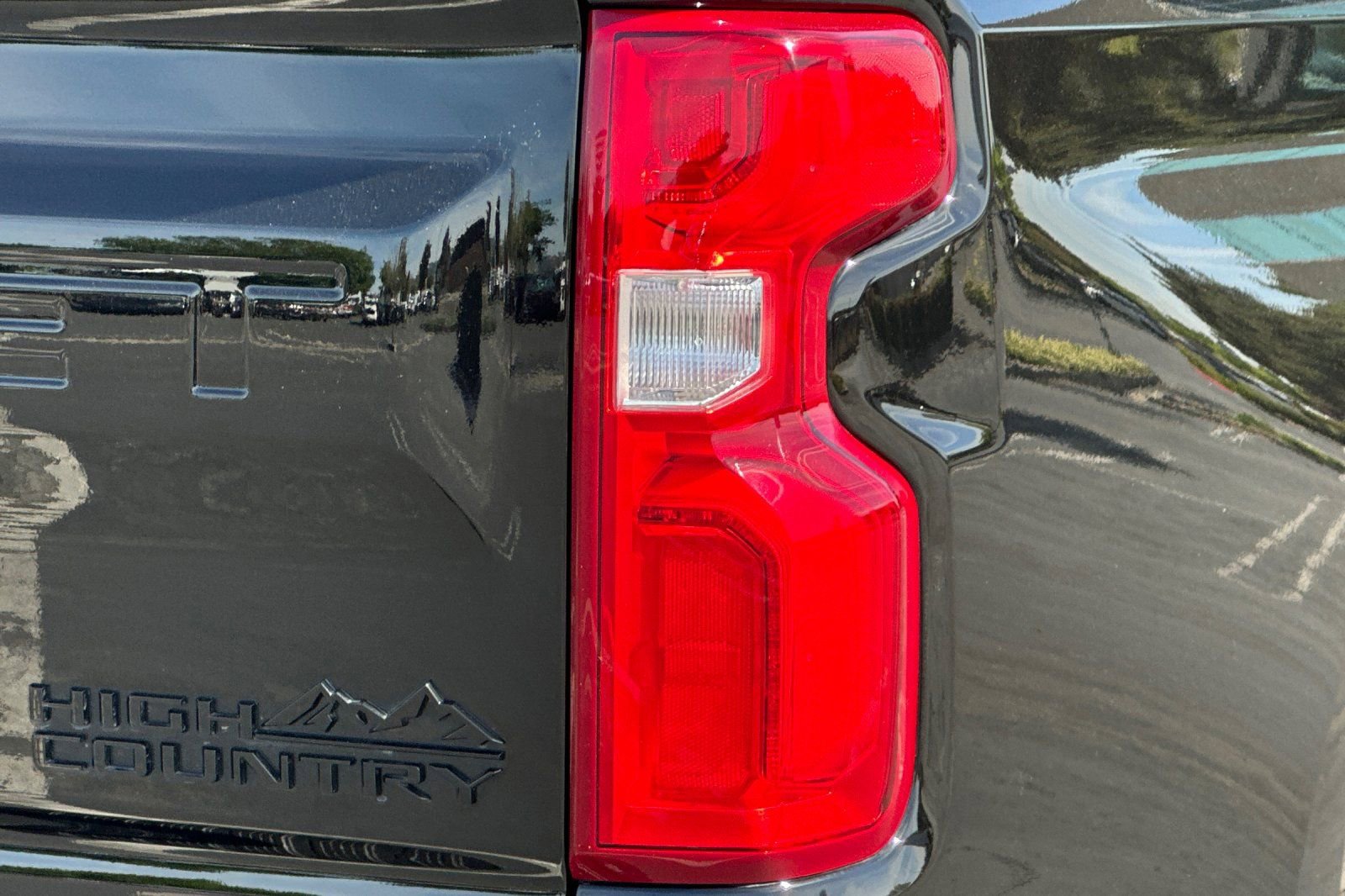 Certified 2025 Chevrolet Silverado 1500 High Country w/ Midnight Edition image 48