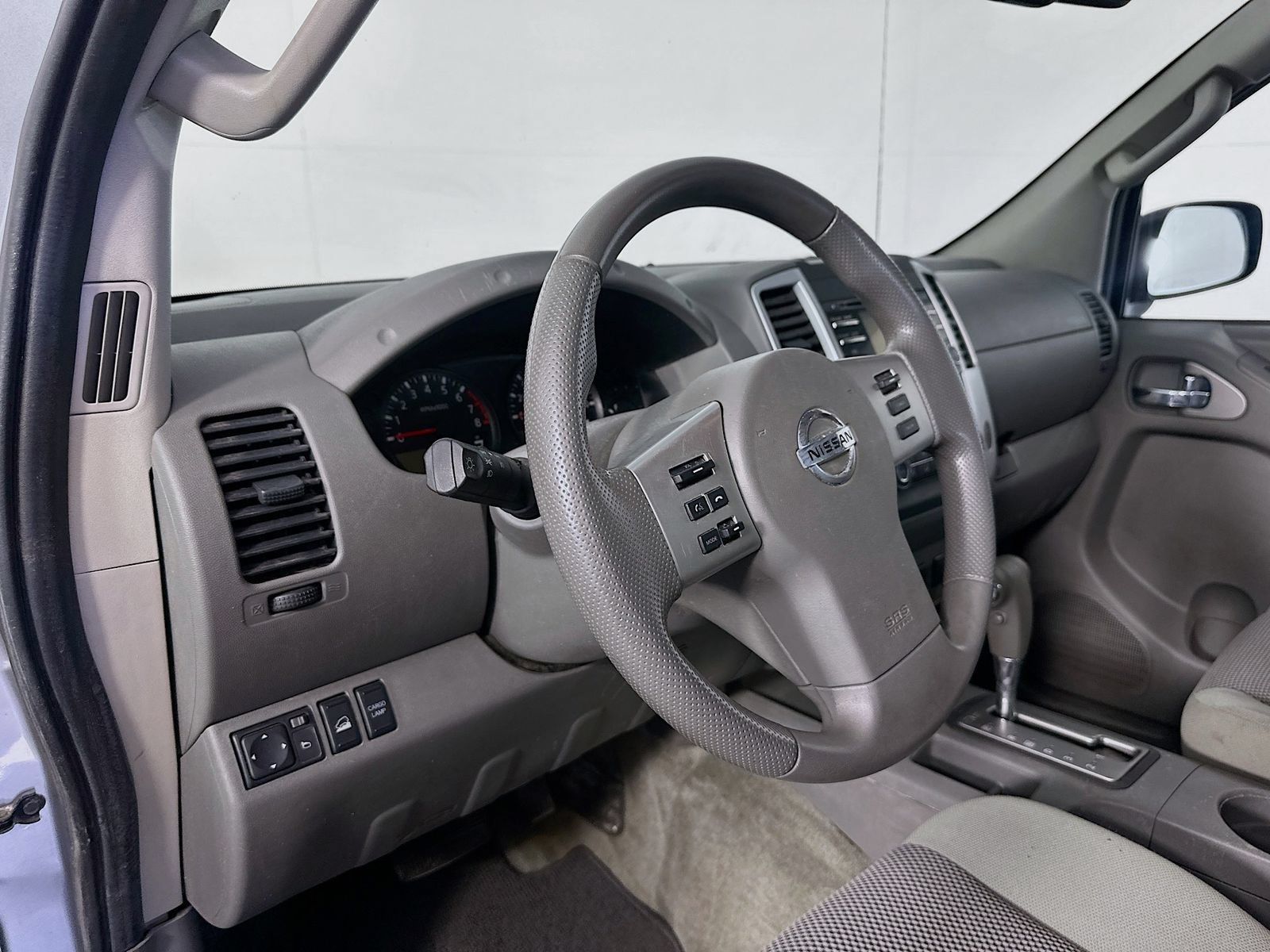 Used 2013 Nissan Frontier SV w/ SV Value Truck Pkg AWD/4WD image 9