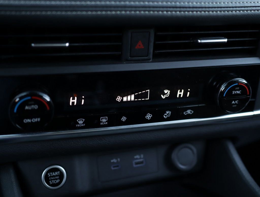 Used 2023 Nissan Rogue SV image 15