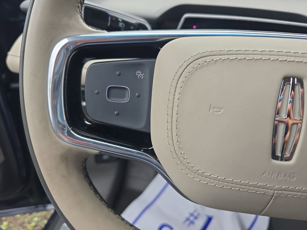 Used 2024 Lincoln Nautilus Premier image 21