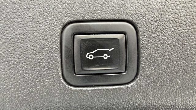 Used 2022 Cadillac Escalade Premium Luxury AWD/4WD image 59