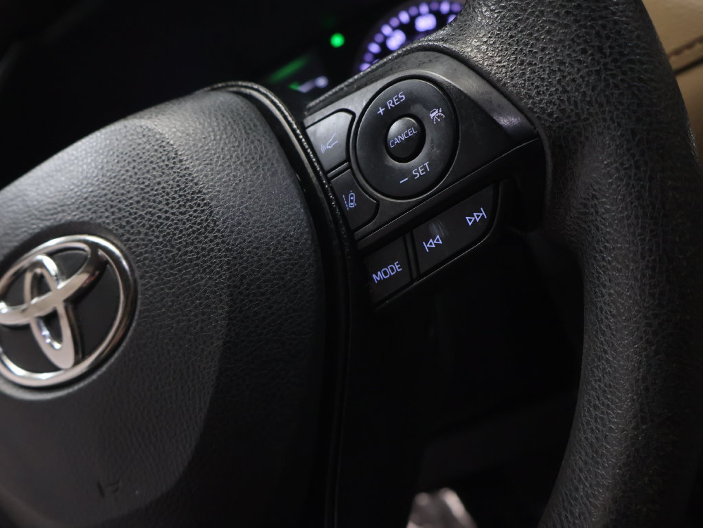 Used 2021 Toyota RAV4 XLE w/ Convenience Package FWD image 20