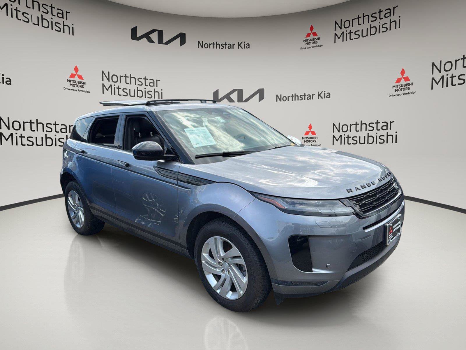 Used 2024 Land Rover Range Rover Evoque S AWD/4WD image 7