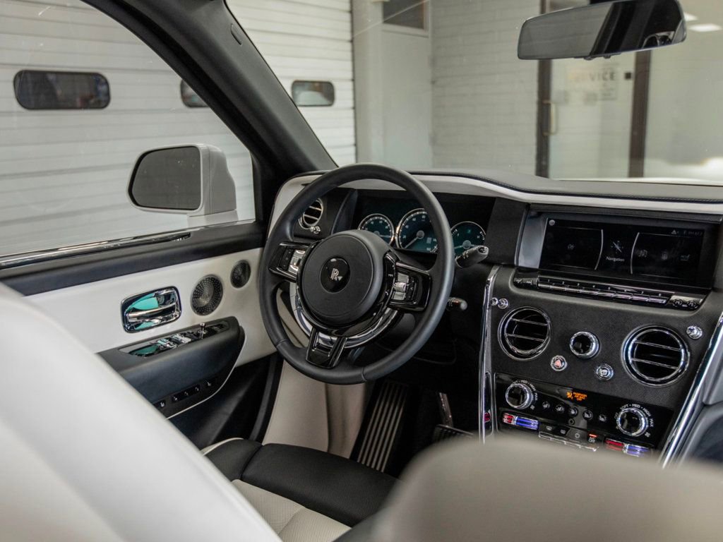 Used 2022 Rolls-Royce Cullinan w/ Cullinan Package image 22