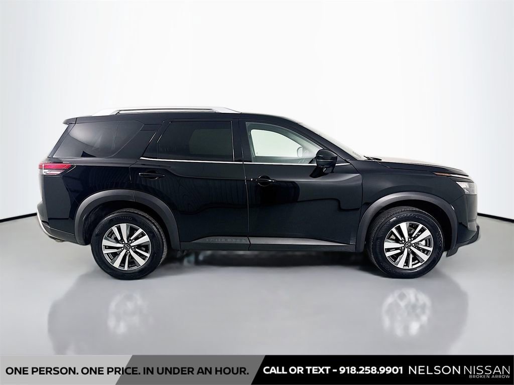 Certified 2025 Nissan Pathfinder SL image 4