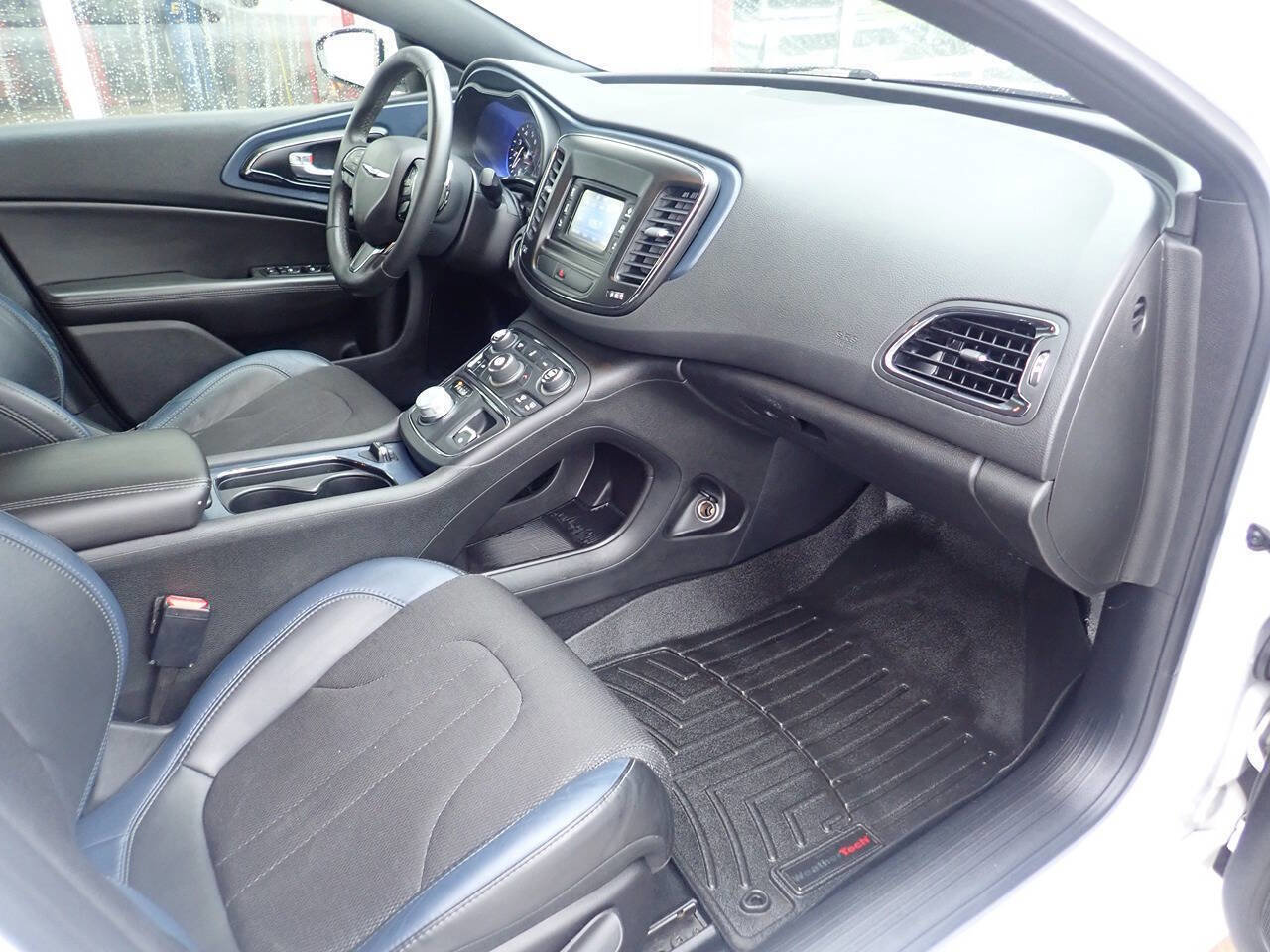 Used 2015 Chrysler 200 S image 28