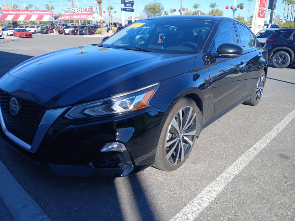 Used 2020 Nissan Altima 2.5 Platinum FWD image 1