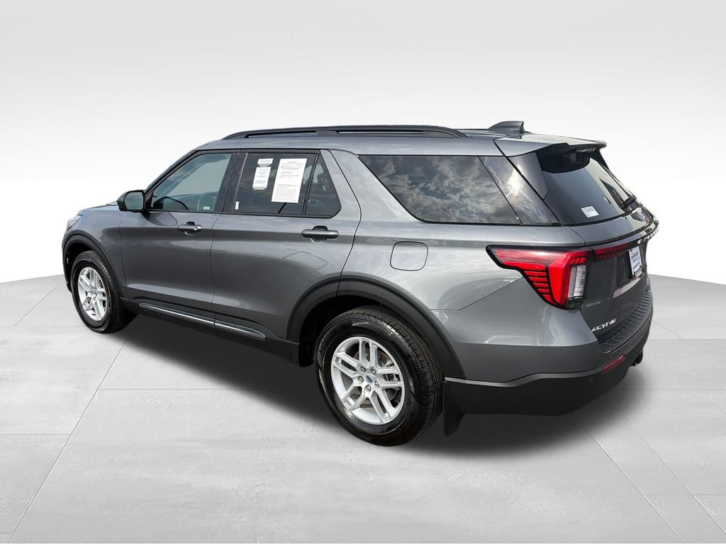 Used 2025 Ford Explorer Active AWD/4WD image 4