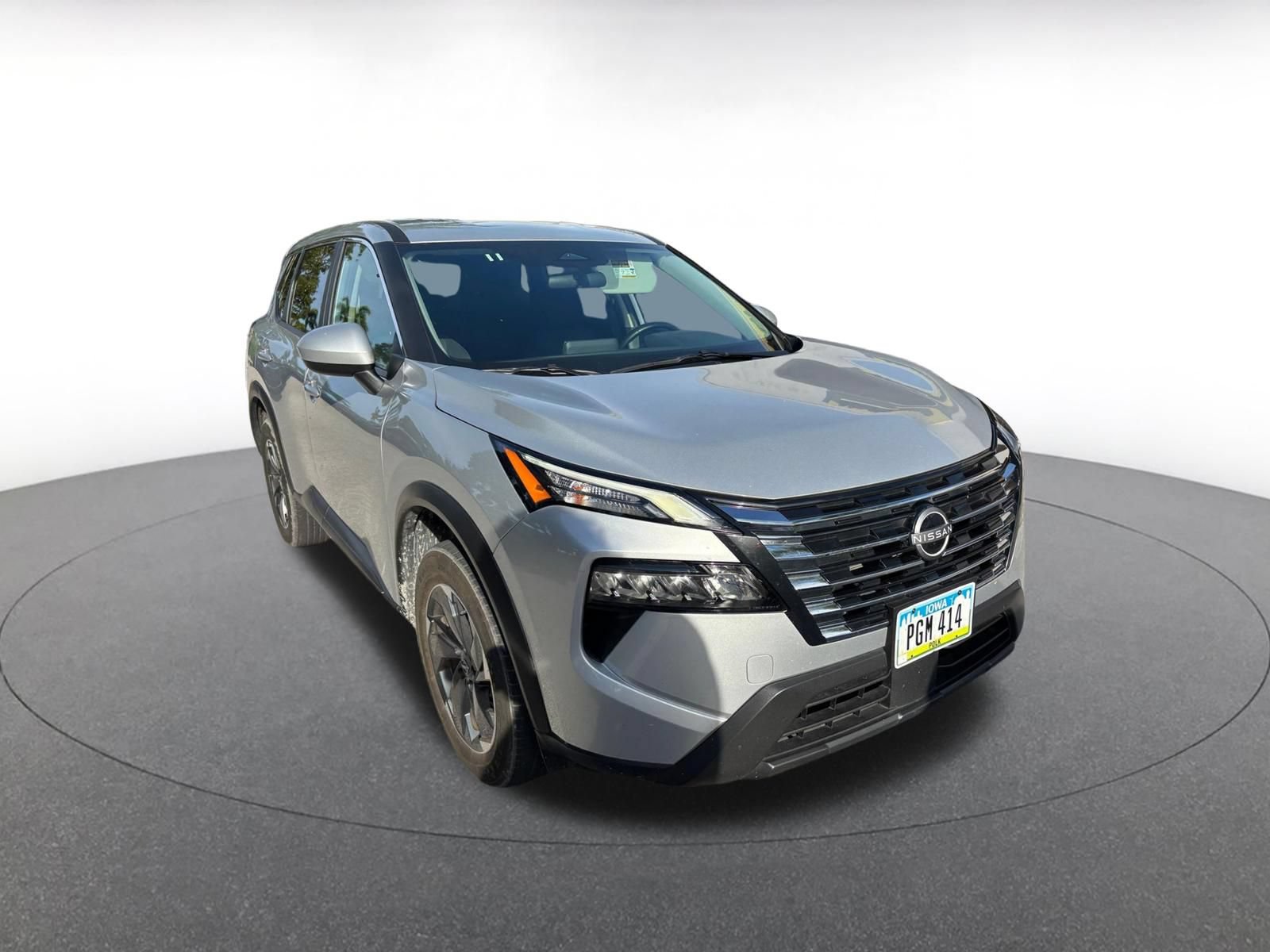 Used 2025 Nissan Rogue SV AWD/4WD image 2