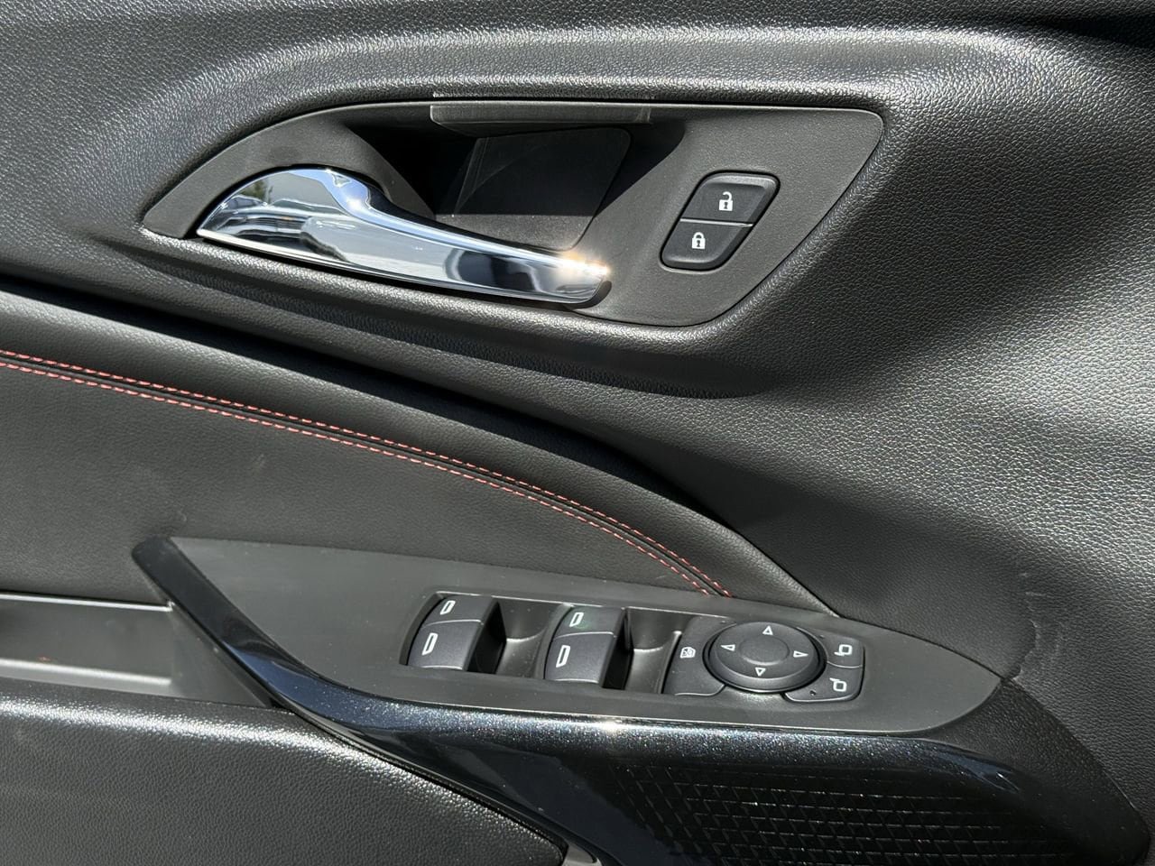 New 2026 Chevrolet Trax RS w/ Sunroof Package image 18