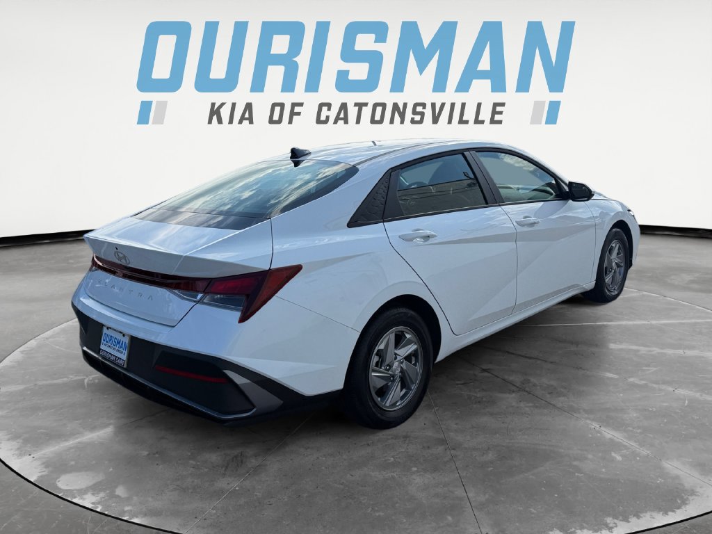 Used 2026 Hyundai Elantra SE w/ Cargo Package FWD image 6