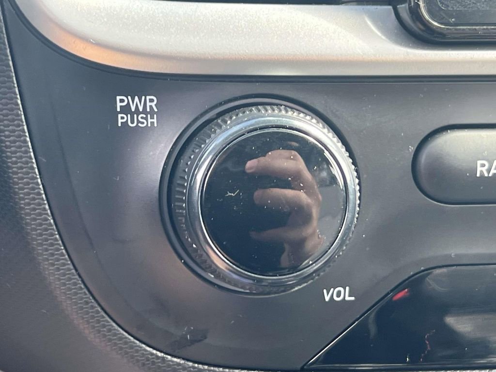 Certified 2025 Hyundai Venue SEL image 31