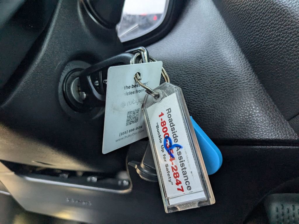 Used 2025 Toyota Corolla LE image 29