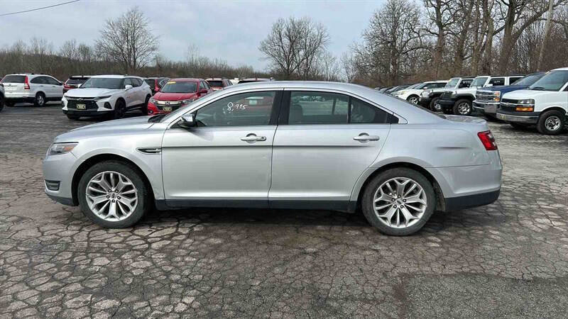 Used 2018 Ford Taurus Limited image 5