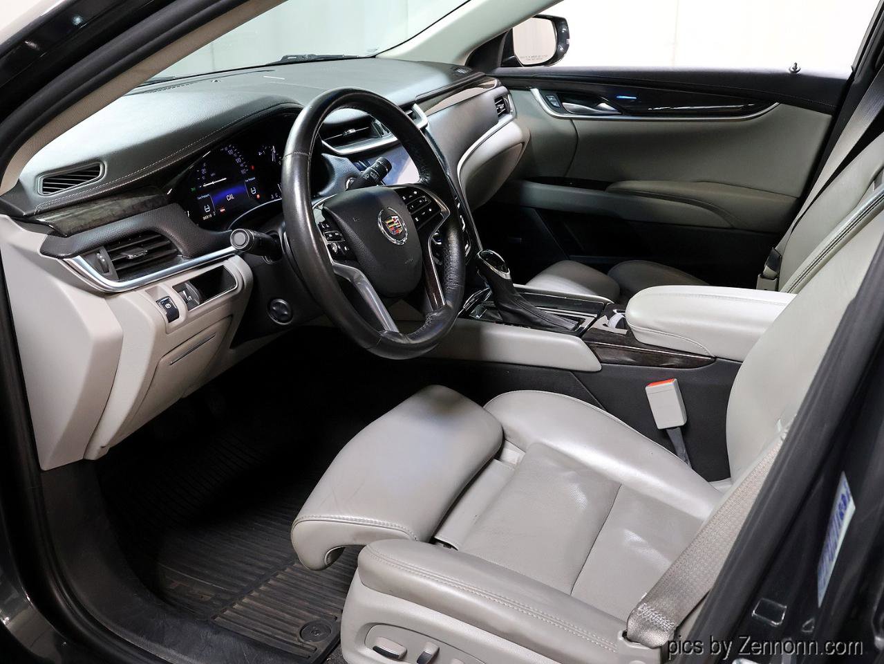 Used 2013 Cadillac XTS Luxury FWD image 13