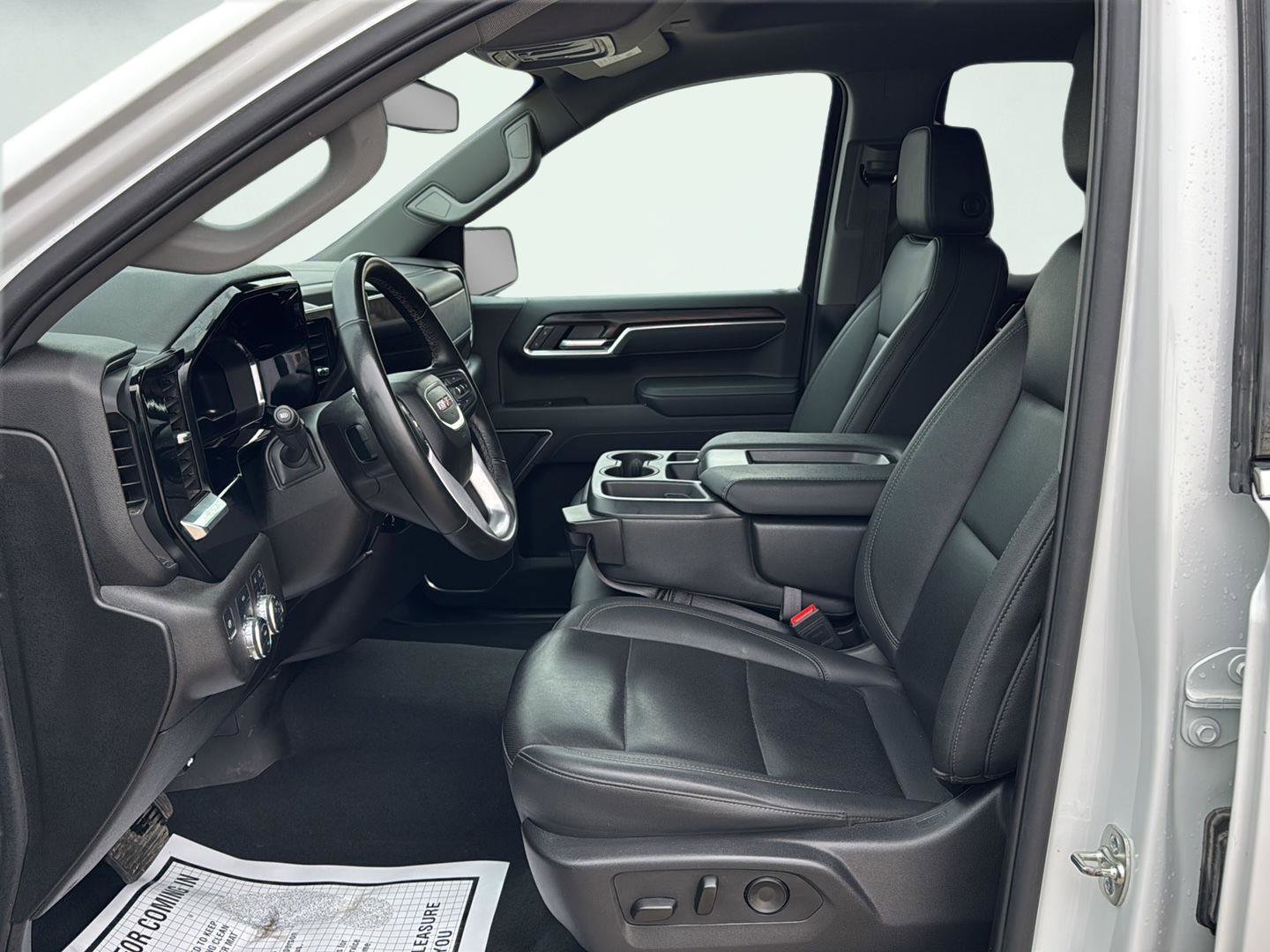 Used 2025 GMC Sierra 1500 SLT image 9