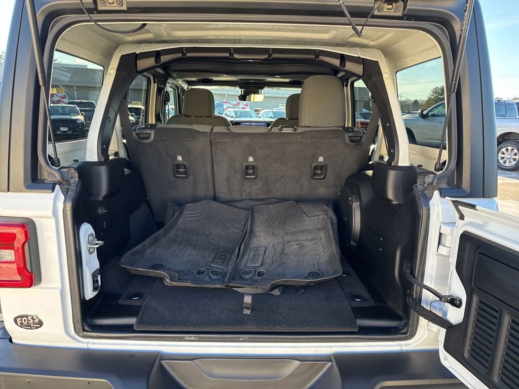 Certified 2024 Jeep Wrangler Unlimited Rubicon w/ Technology Group image 28
