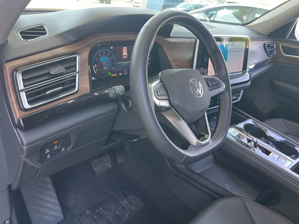 Used 2025 Volkswagen Atlas SE w/ Black Wheel Package image 19
