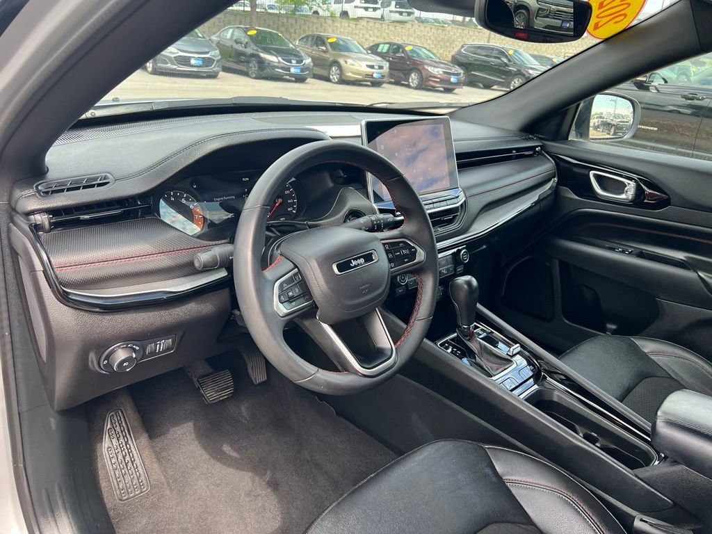 Used 2025 Jeep Compass Trailhawk AWD/4WD image 18