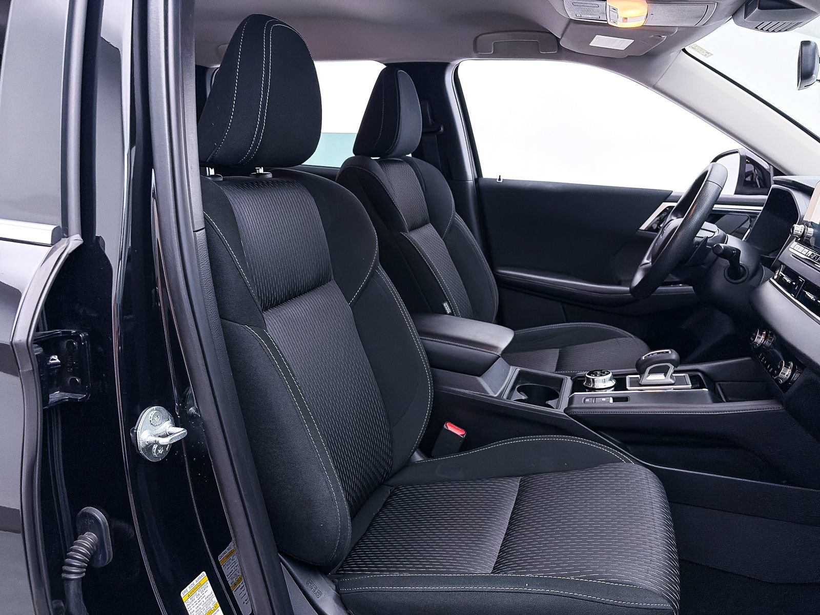 Used 2023 Mitsubishi Outlander ES FWD image 31