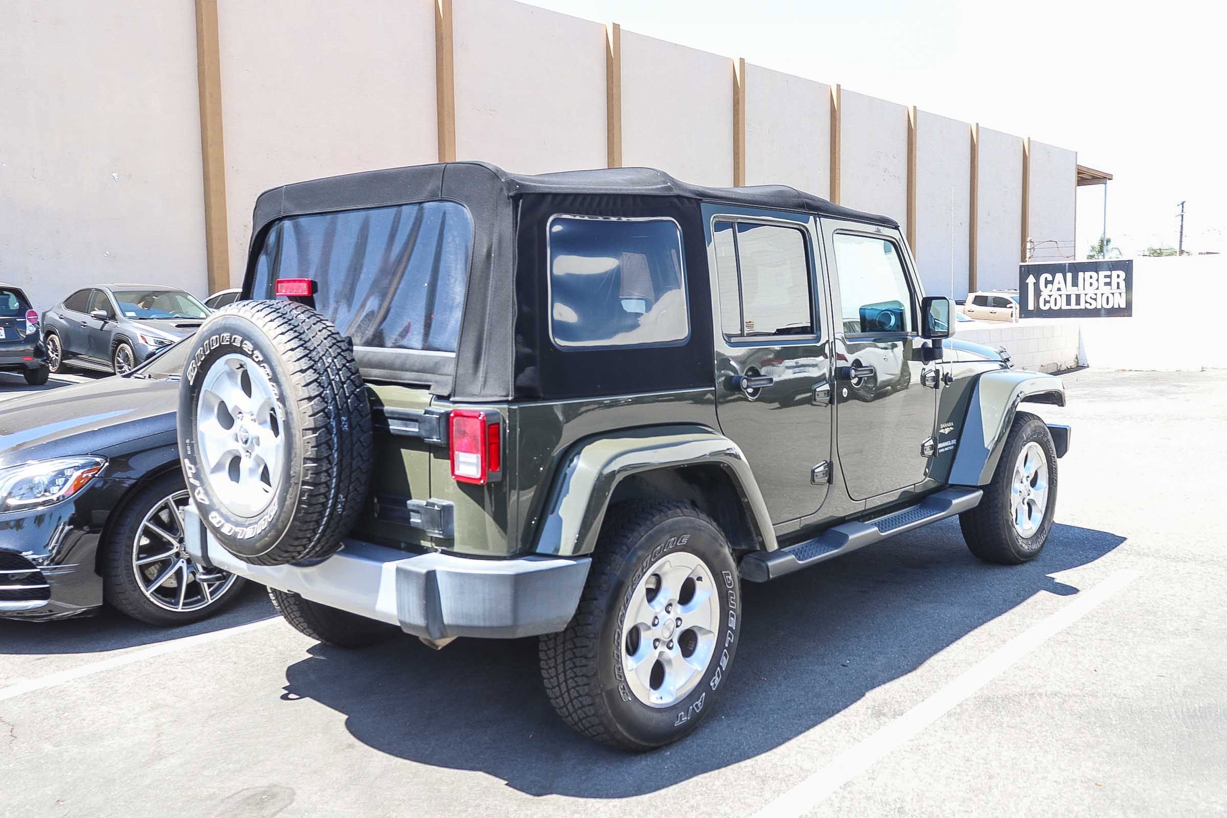 Used 2015 Jeep Wrangler Unlimited Sahara w/ Connectivity Group image 10