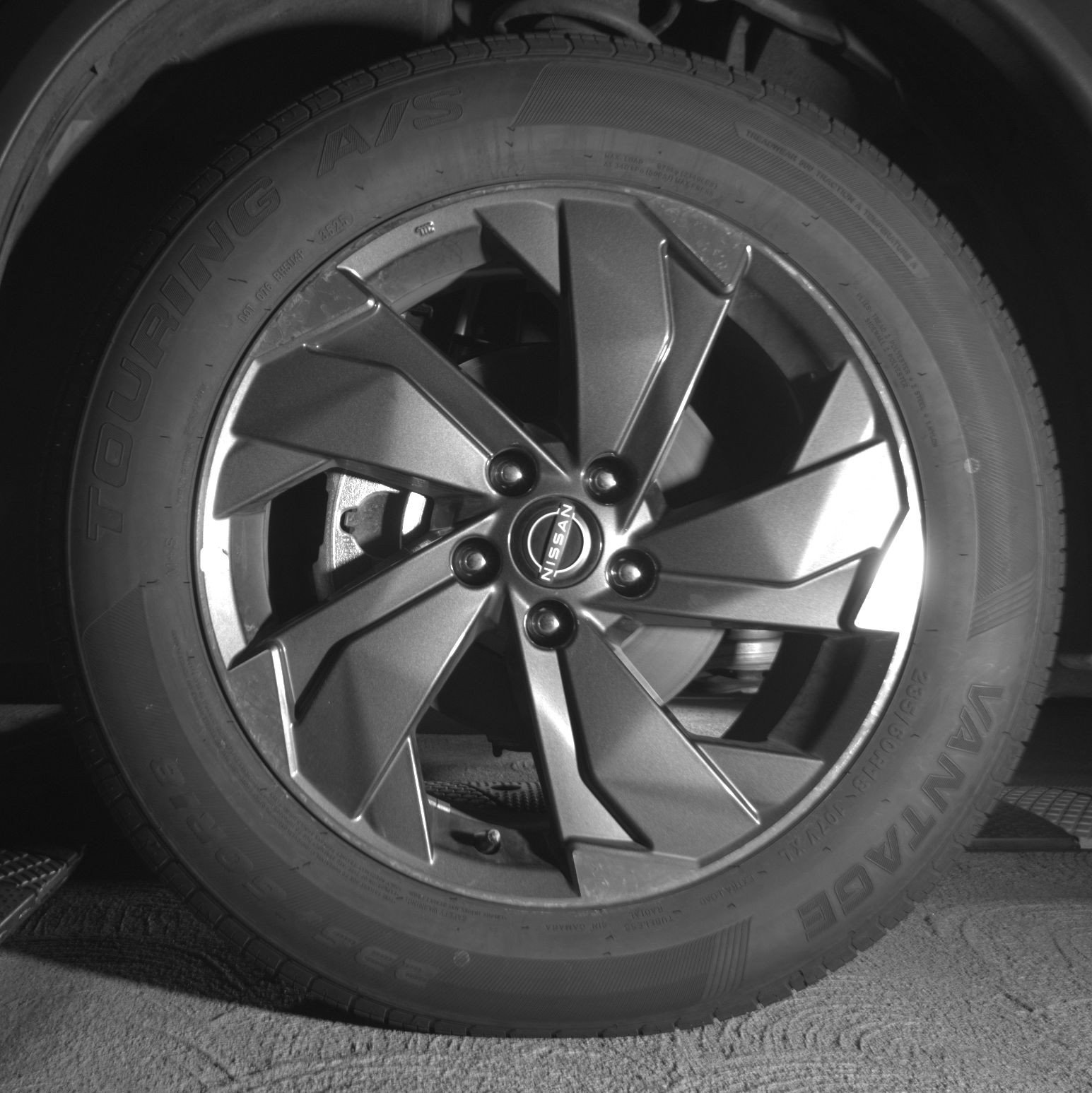 Used 2025 Nissan Rogue SV image 12