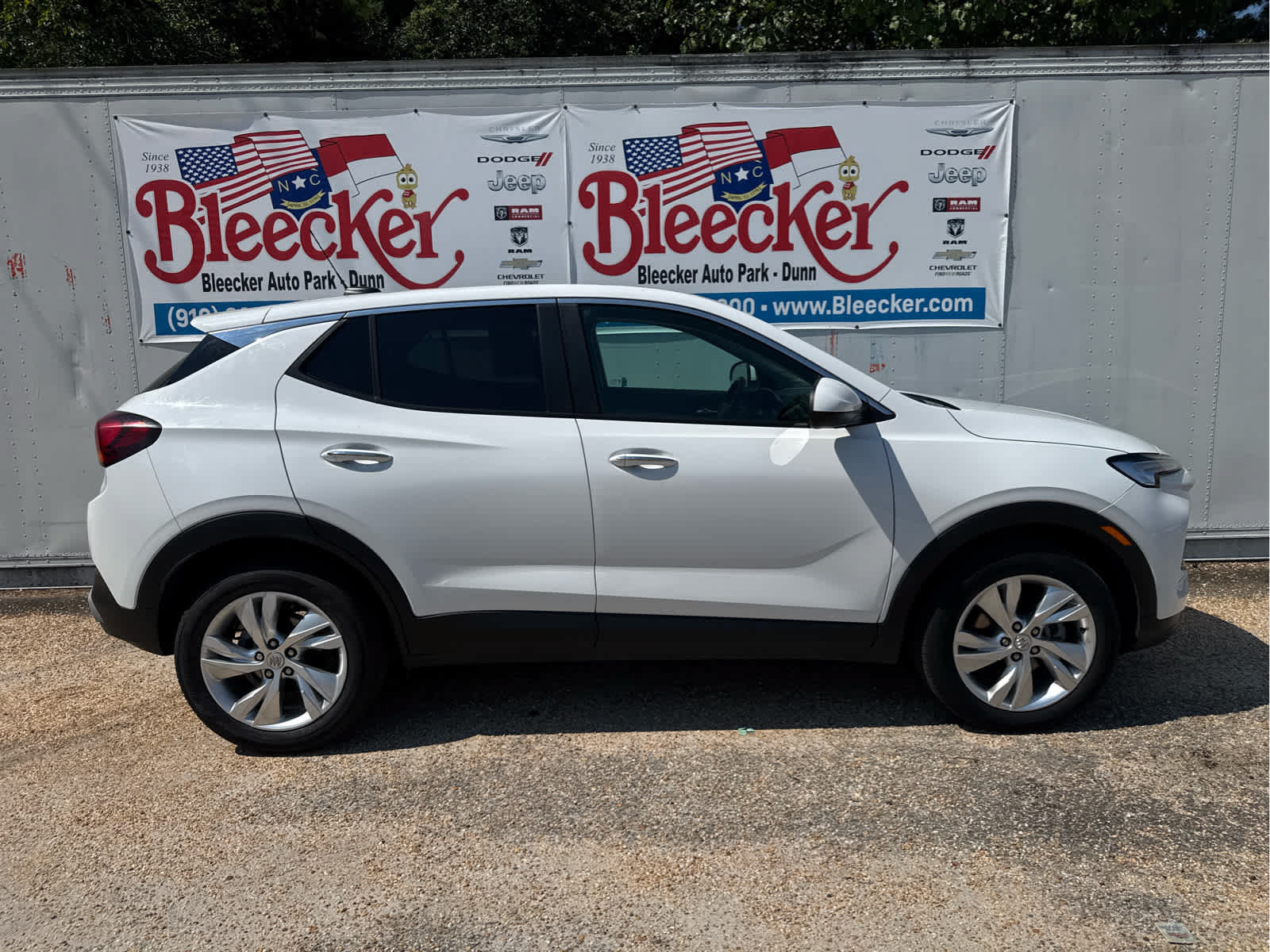 Used 2024 Buick Encore GX Preferred w/ Comfort Package AWD/4WD image 2