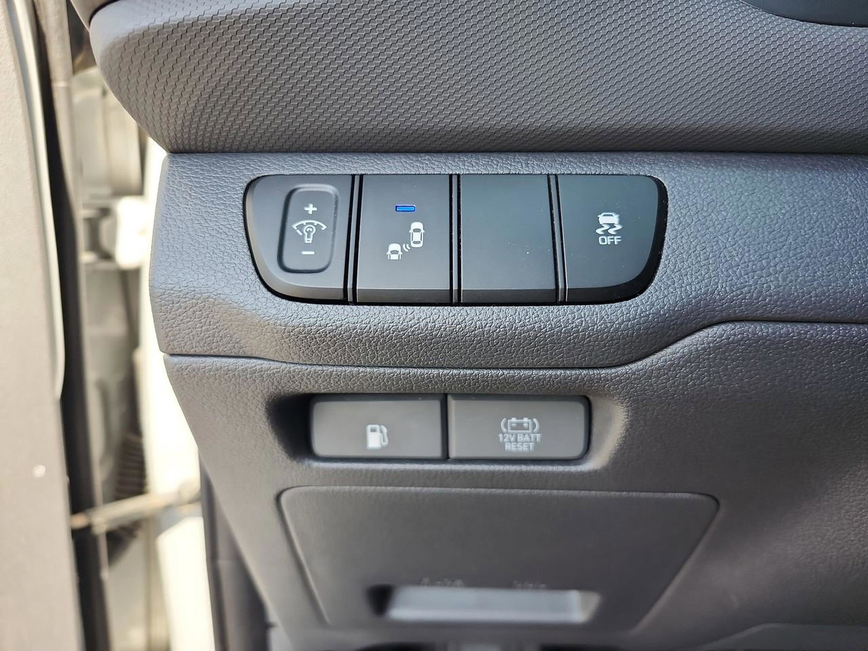 Used 2017 Hyundai Ioniq SEL image 11