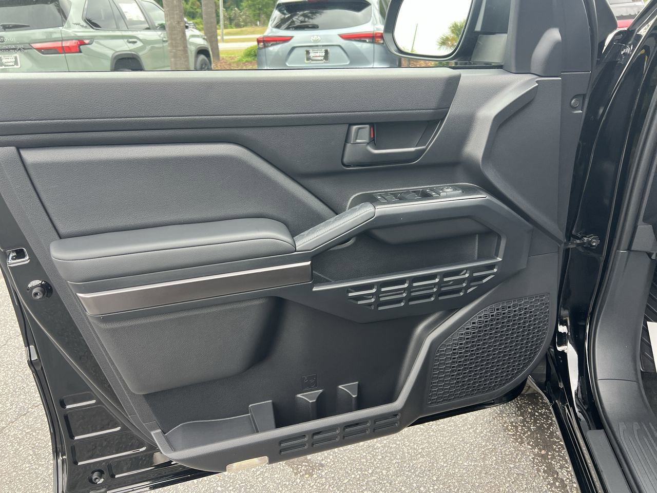 Used 2025 Toyota 4Runner SR5 AWD/4WD image 14