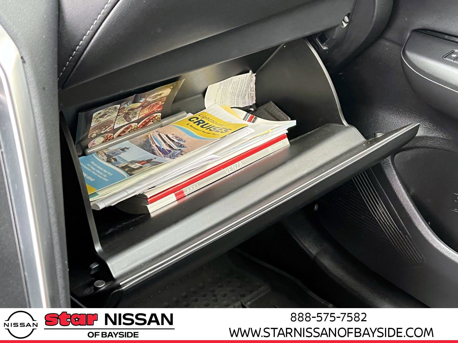 Used 2021 Toyota Venza LE image 32