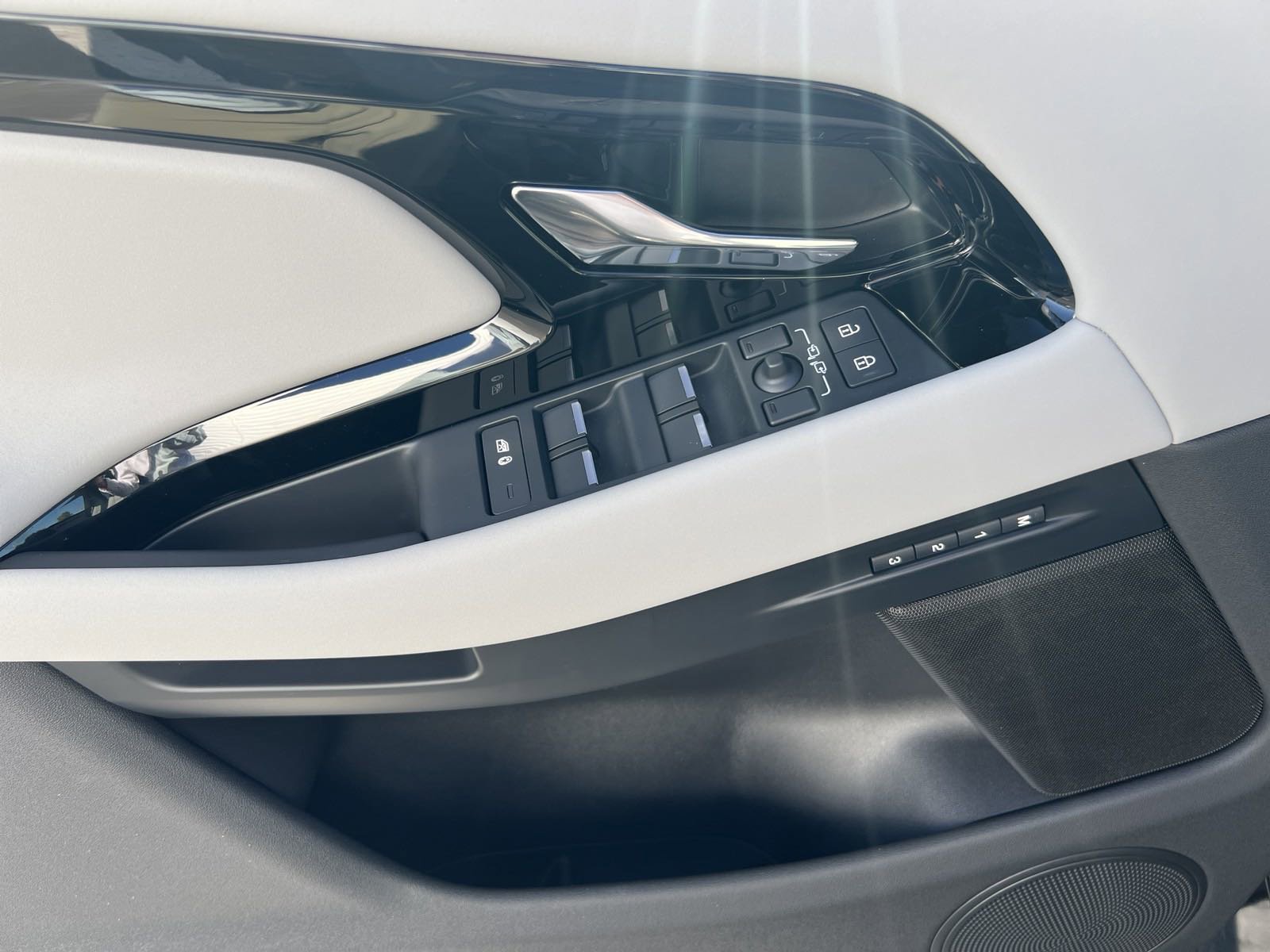 New 2025 Land Rover Range Rover Evoque Dynamic SE image 24