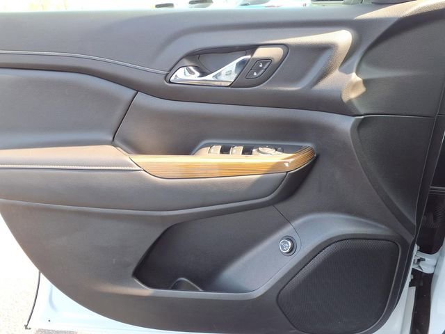Used 2023 GMC Acadia SLE w/ Driver Convenience Package FWD image 17