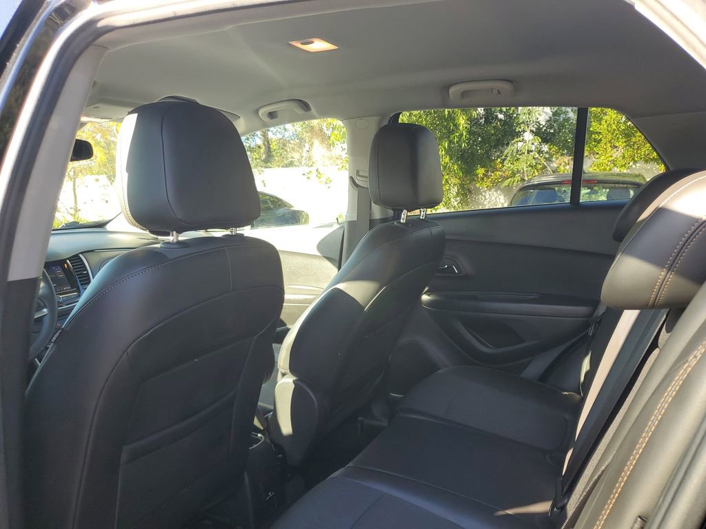 Used 2020 Chevrolet Trax LT w/ LT Convenience Package image 14